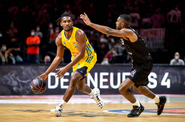 俱乐部更倾 俱乐部更倾